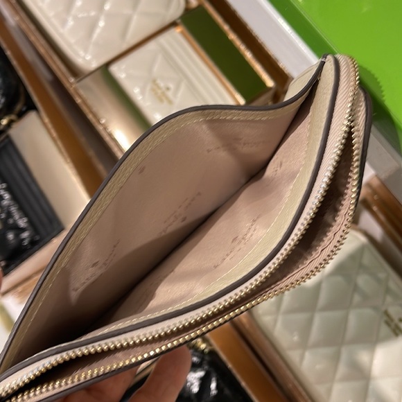 Kate Spade Medium Lucy Colorblock L-Zip Wristlet Pebble Leather 
Light Sand 
NWT - Picture 12 of 16